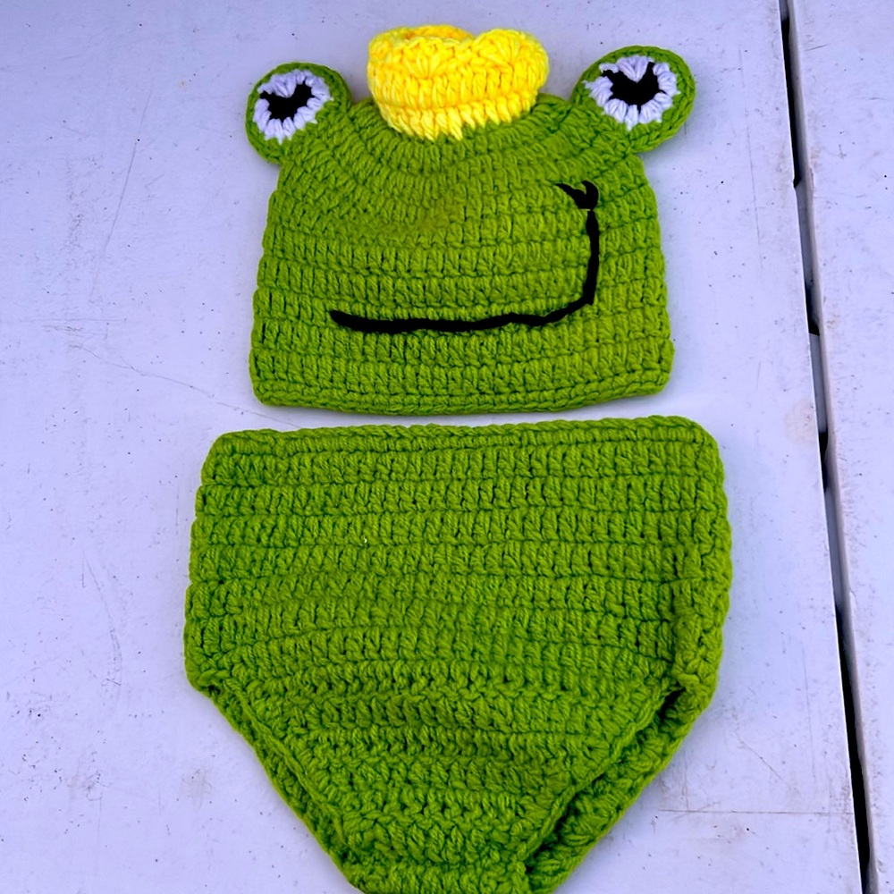 NWOT Frog Prince Costume Green Crochet Hat & Diaper Cover Baby Outfit Halloween